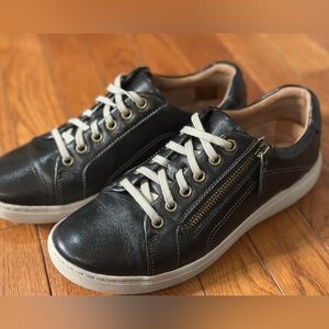 CLARKS WOMEN'S NALLE LACE SHOE Women’s size 8 EUC